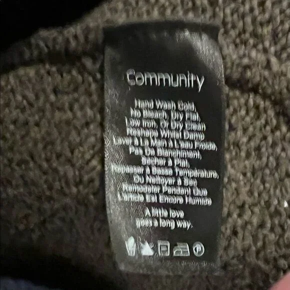 Aritzia Community ‘Vetus’ sweater in EUC - Picture 7 of 7